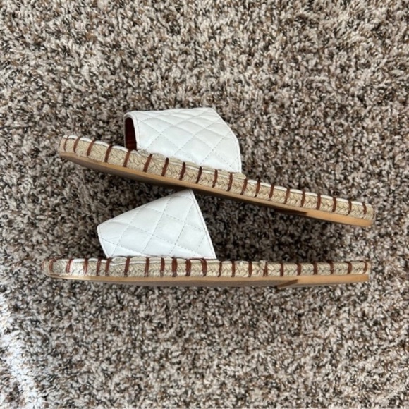 SHEIN White and Tan Quilted Sandals - Picture 4 of 5